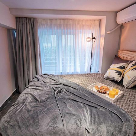 Namaste Lofts Near Seaside Apartment Tesalonika Bagian luar foto