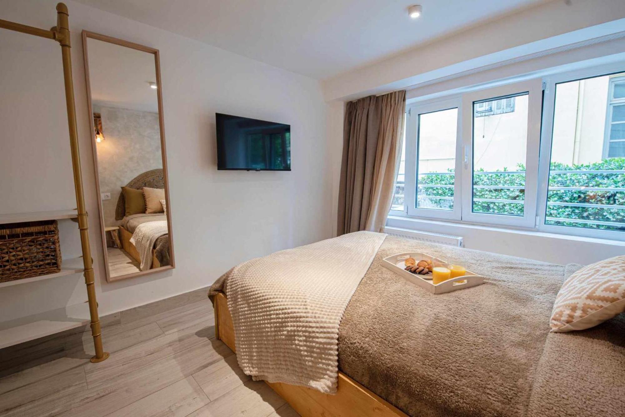 Namaste Lofts Near Seaside Apartment Tesalonika Bagian luar foto