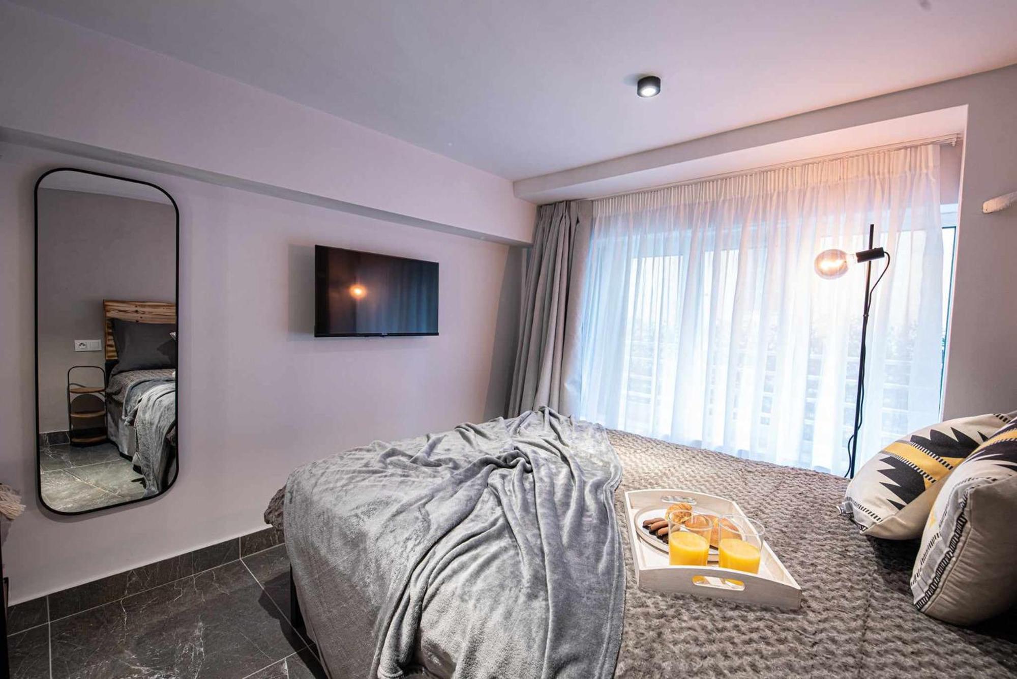 Namaste Lofts Near Seaside Apartment Tesalonika Bagian luar foto